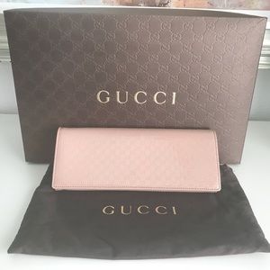 Gucci Microguccissima Broadway Clutch in nude
